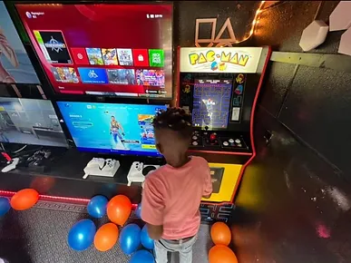 Video game truck Play Mogul