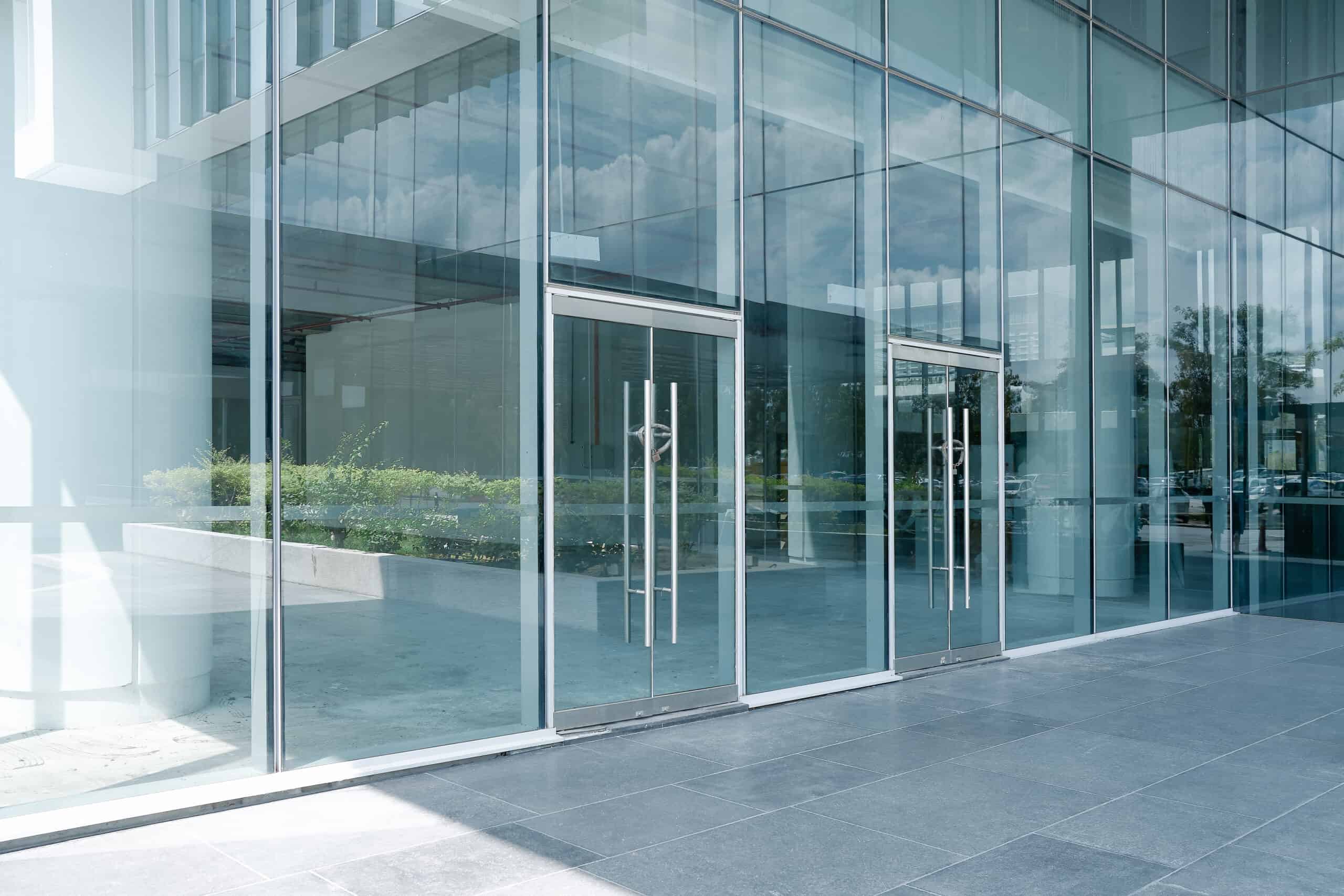 glass-solutions-glass-buidling-commercial-hero-scaled